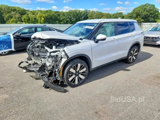 MITSUBISHI OUTLANDER SE