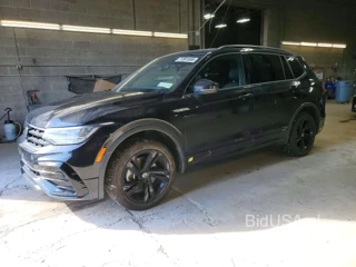 VOLKSWAGEN TIGUAN SE R-LINE BLACK