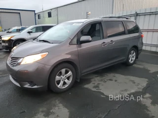 TOYOTA SIENNA LE