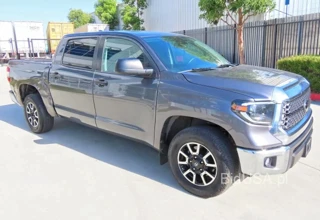TOYOTA TUNDRA CREWMAX SR5