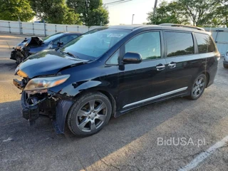 TOYOTA SIENNA SE