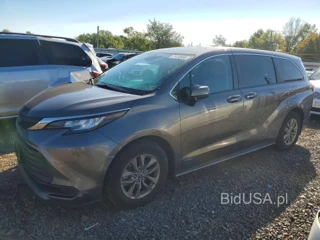 TOYOTA SIENNA LE