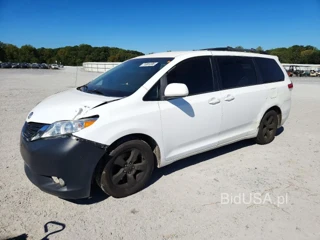 TOYOTA SIENNA LE