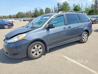 TOYOTA SIENNA LE 8-PASSENGER