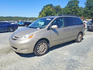TOYOTA SIENNA XLE