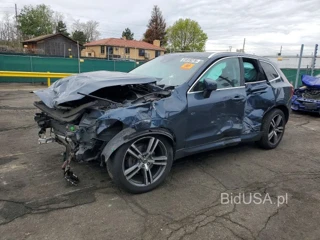 VOLVO XC60 T5 MOMENTUM