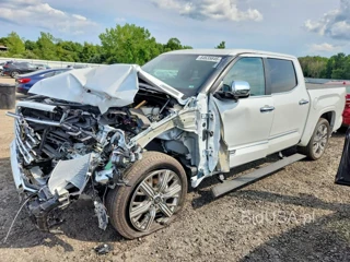 TOYOTA TUNDRA CREWMAX CAPSTONE