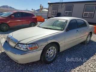 LINCOLN TOWN CAR SIGNATURE