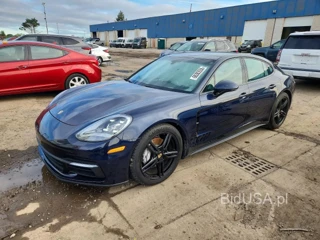 PORSCHE PANAMERA 4