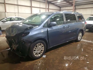 TOYOTA SIENNA XLE 8-PASSENGER