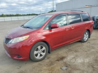 TOYOTA SIENNA LE