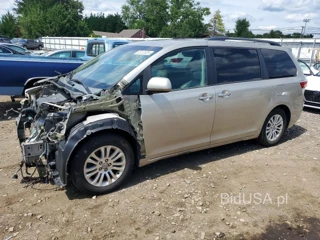 TOYOTA SIENNA XLE 8-PASSENGER