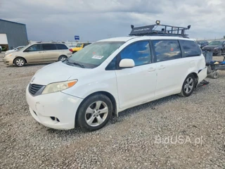 TOYOTA SIENNA LE