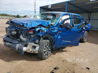 TOYOTA TUNDRA CREWMAX SR5