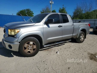 TOYOTA TUNDRA DOUBLE CAB SR5