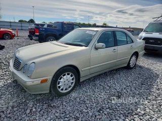 MERCEDES-BENZ E 320