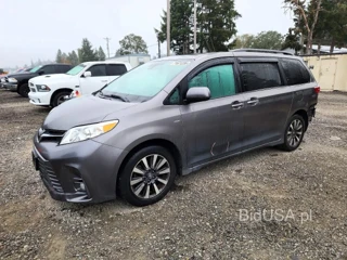 TOYOTA SIENNA XLE 7-PASSENGER