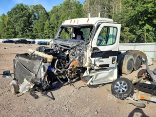 FREIGHTLINER CASCADIA 126