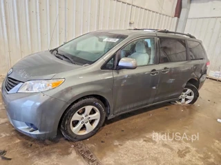 TOYOTA SIENNA LE