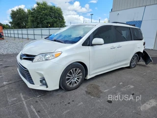 TOYOTA SIENNA XLE 8-PASSENGER