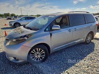 TOYOTA SIENNA XLE 8-PASSENGER