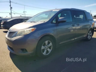 TOYOTA SIENNA LE