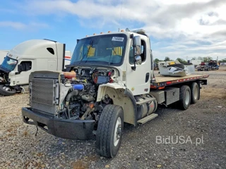 FREIGHTLINER M2 112 MEDIUM DUTY