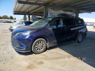 TOYOTA SIENNA LE