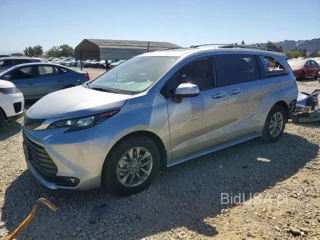 TOYOTA SIENNA XLE 7-PASSENGER