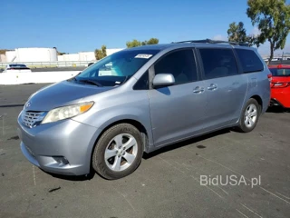 TOYOTA SIENNA LE