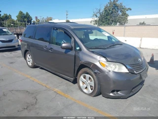 TOYOTA TOYOTA SIENNA LE 8 PASSENGER