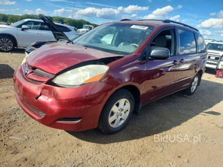 TOYOTA SIENNA LE 7-PASSENGER