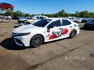 TOYOTA CAMRY SE