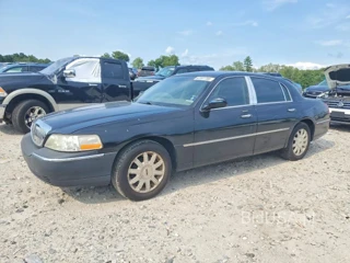 LINCOLN TOWN CAR SIGNATURE LIMITED