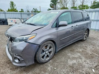 TOYOTA SIENNA SE