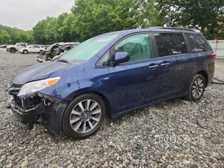 TOYOTA SIENNA XLE 7-PASSENGER