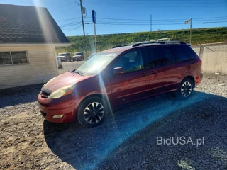 TOYOTA SIENNA XLE 7 PASSENGER