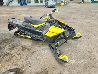 SKI DOO SNOWMOBILE