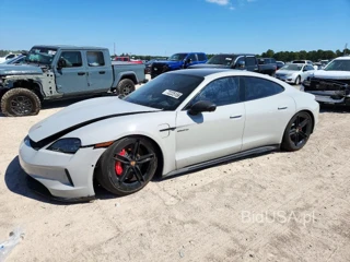 PORSCHE TAYCAN GTS