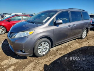TOYOTA SIENNA XLE 8-PASSENGER