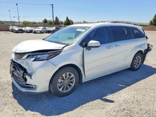 TOYOTA SIENNA XLE