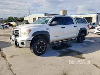 TOYOTA TUNDRA CREWMAX SR5