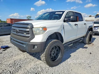 TOYOTA TUNDRA CREWMAX SR5