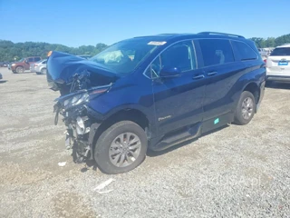 TOYOTA SIENNA XLE