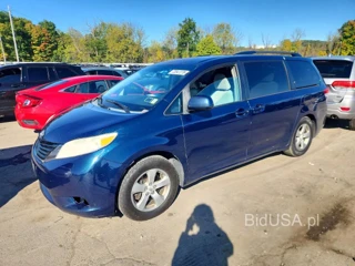TOYOTA SIENNA LE