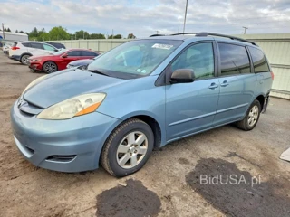 TOYOTA SIENNA LE 7 PASSENGER