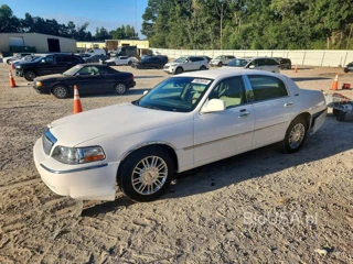 LINCOLN TOWN CAR SIGNATURE LIMITED