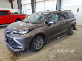 TOYOTA SIENNA XLE