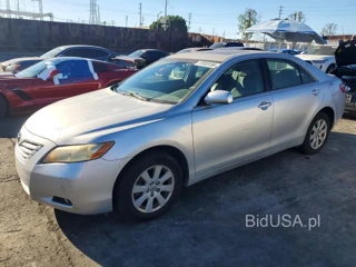 TOYOTA CAMRY XLE V6