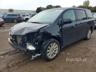 TOYOTA SIENNA XLE 7-PASSENGER